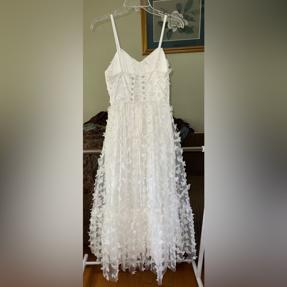 NWT Mable White Butterfly Appliqué Women's Dress Sz Medium - Picture 2 of 3